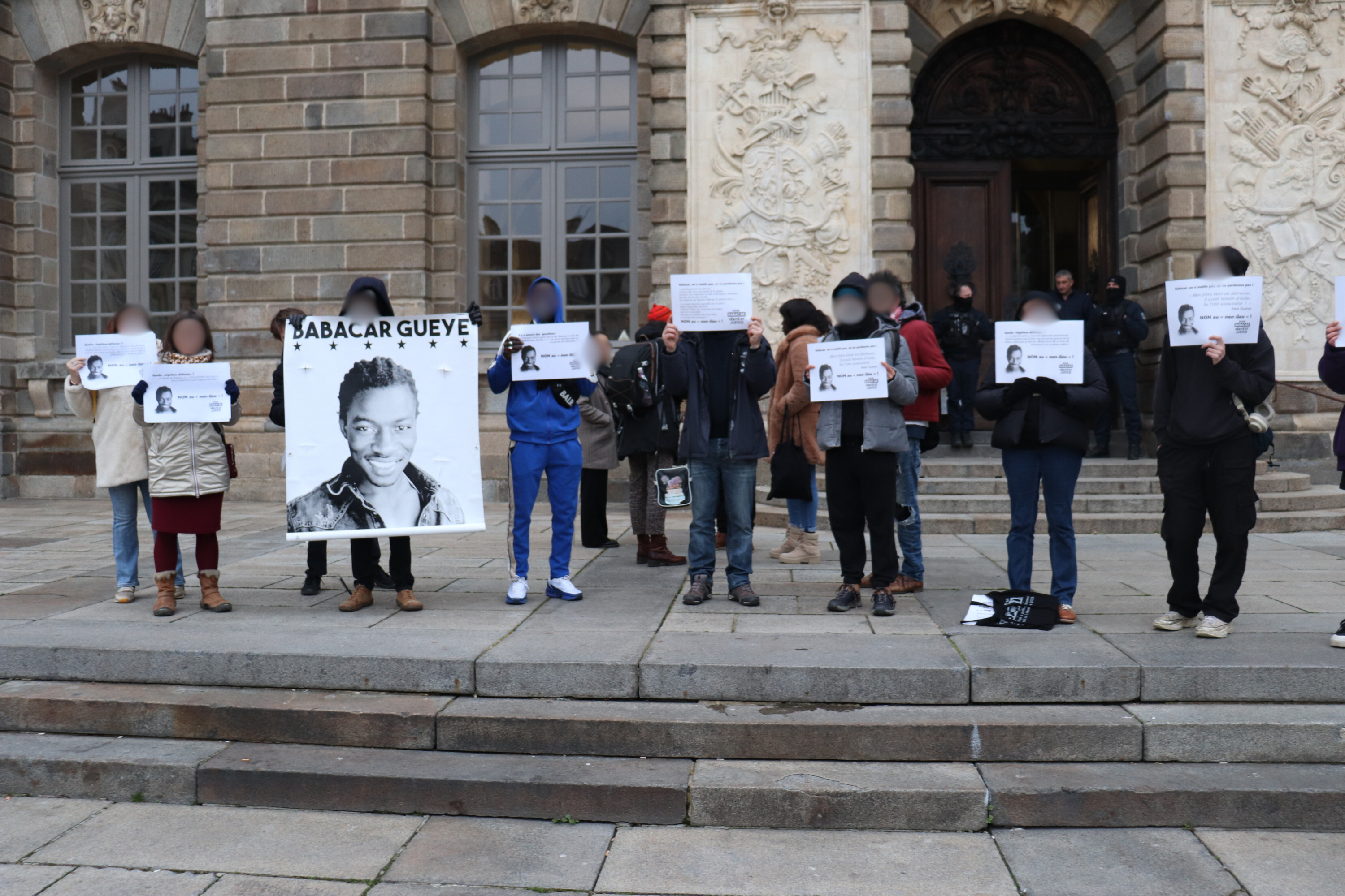 Babacar : Rassemblement devant la cour d’appel de Rennes