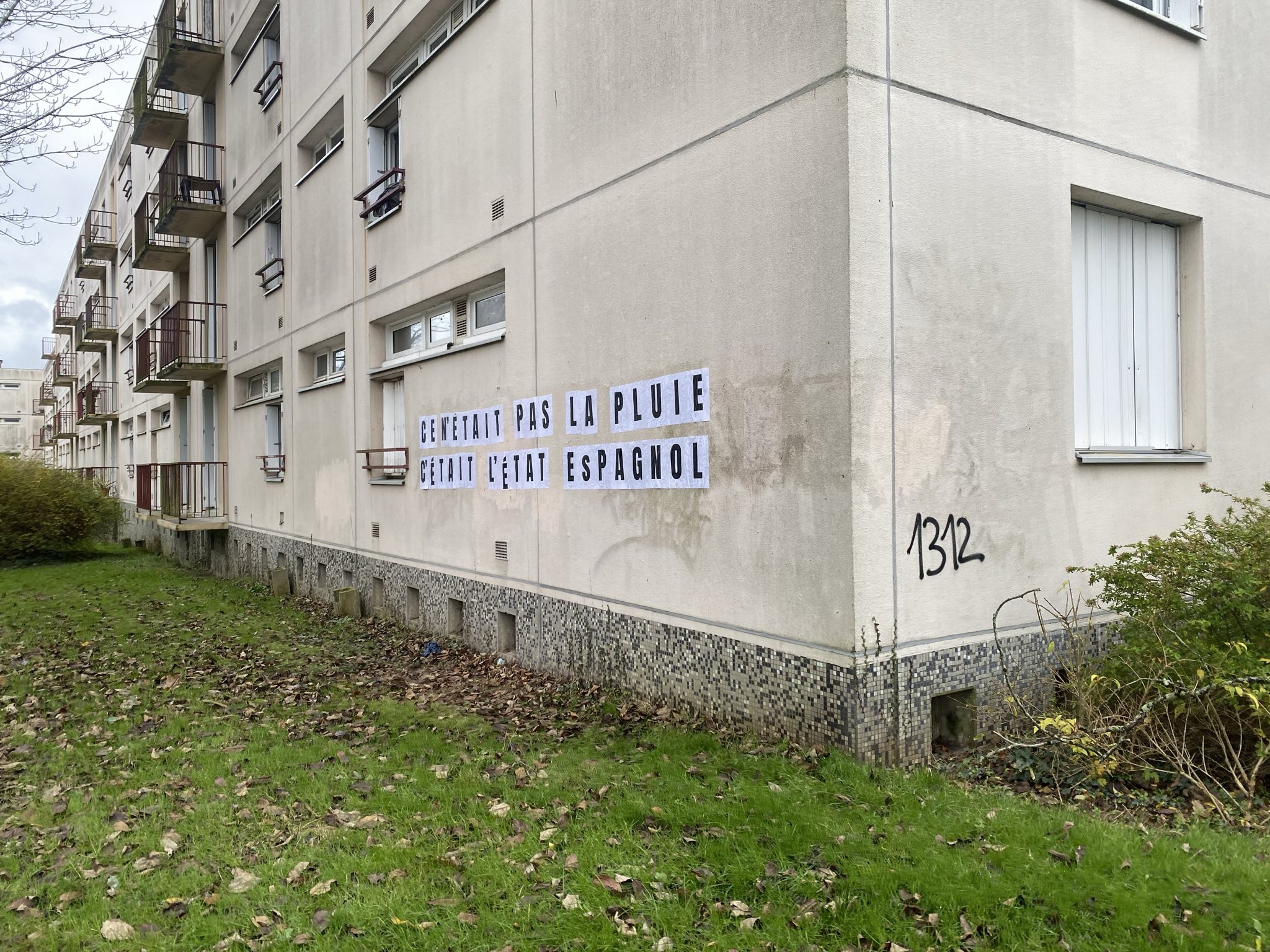 Partout en France, actions et collages en solidarité avec le peuple de Valence !