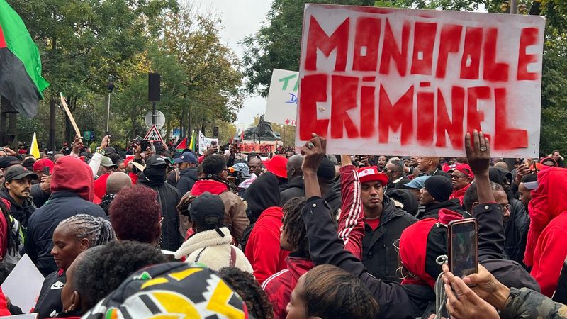 Paris : manifestation massive contre la vie chère