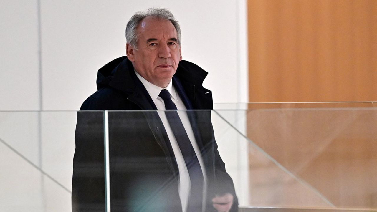 Chute de Barnier et nomination de Bayrou : la République des repris de justice